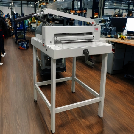 Guillotina Intimus 4340 M para corte de papel profesional en Cantabria